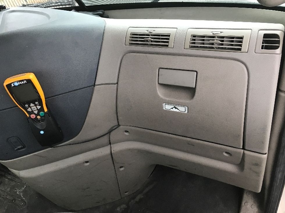 Day Cab Tractor-Heavy Duty Tractors-Freightliner-2017-Cascadia 11342ST-Prince George-VA-386,868\n\t\tmiles-$ 25,500 - Image 13