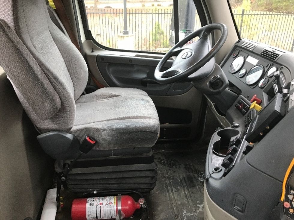 Day Cab Tractor-Heavy Duty Tractors-Freightliner-2017-Cascadia 11342ST-Prince George-VA-386,868\n\t\tmiles-$ 25,500 - Image 14