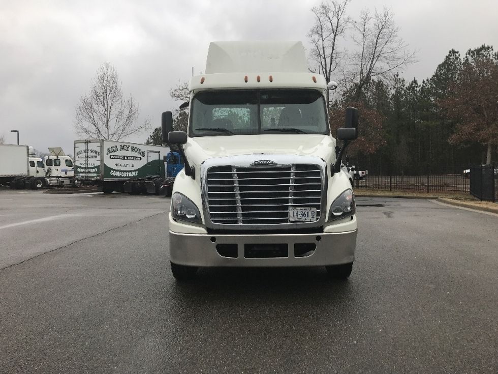 Day Cab Tractor-Heavy Duty Tractors-Freightliner-2017-Cascadia 11342ST-Prince George-VA-386,868\n\t\tmiles-$ 25,500 - Image 2