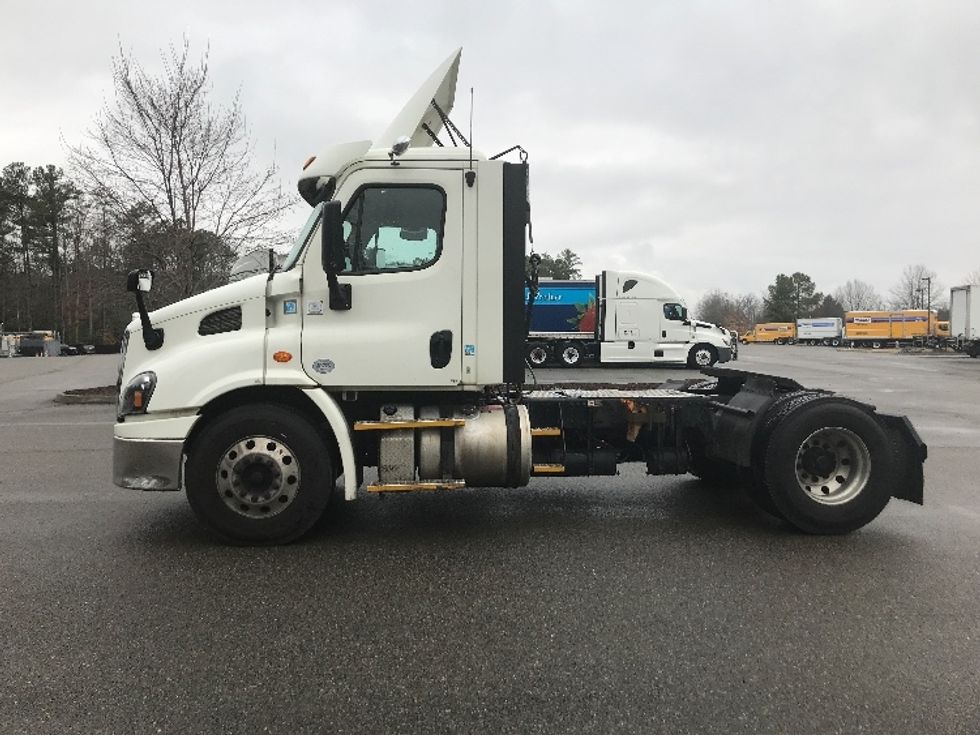 Day Cab Tractor-Heavy Duty Tractors-Freightliner-2017-Cascadia 11342ST-Prince George-VA-386,868\n\t\tmiles-$ 25,500 - Image 4