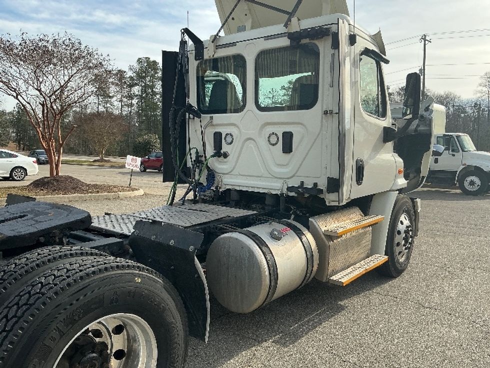 Day Cab Tractor-Heavy Duty Tractors-Freightliner-2017-Cascadia 11342ST-Prince George-VA-389,256\n\t\tmiles-$ 26,500 - Image 18