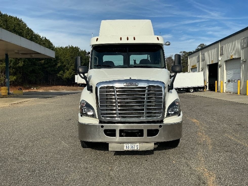 Day Cab Tractor-Heavy Duty Tractors-Freightliner-2017-Cascadia 11342ST-Prince George-VA-389,256\n\t\tmiles-$ 26,500 - Image 2