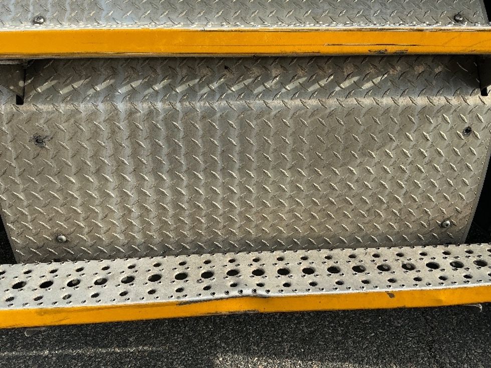 Day Cab Tractor-Heavy Duty Tractors-Freightliner-2017-Cascadia 11342ST-Prince George-VA-389,256\n\t\tmiles-$ 26,500 - Image 20