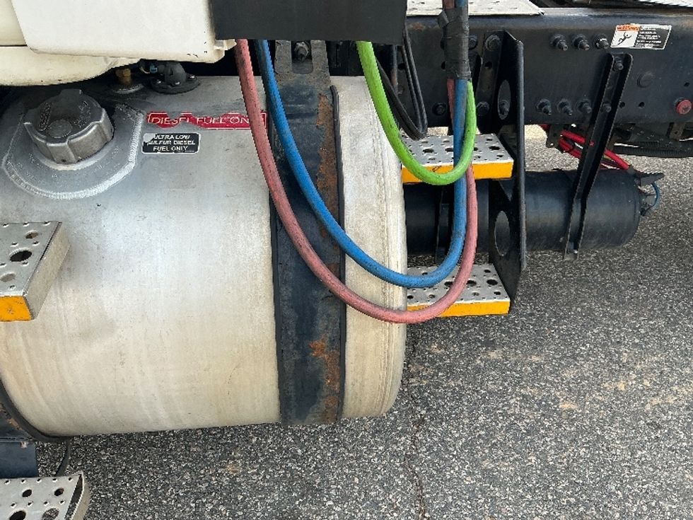 Day Cab Tractor-Heavy Duty Tractors-Freightliner-2017-Cascadia 11342ST-Prince George-VA-389,256\n\t\tmiles-$ 26,500 - Image 22