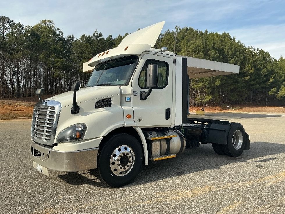 Day Cab Tractor-Heavy Duty Tractors-Freightliner-2017-Cascadia 11342ST-Prince George-VA-389,256\n\t\tmiles-$ 26,500 - Image 3