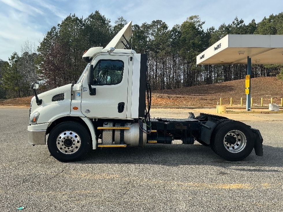 Day Cab Tractor-Heavy Duty Tractors-Freightliner-2017-Cascadia 11342ST-Prince George-VA-389,256\n\t\tmiles-$ 26,500 - Image 4
