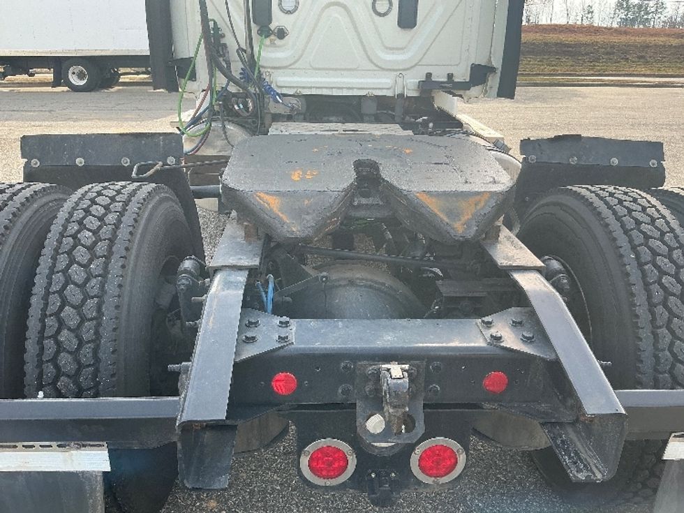 Day Cab Tractor-Heavy Duty Tractors-Freightliner-2017-Cascadia 11342ST-Prince George-VA-389,256\n\t\tmiles-$ 26,500 - Image 6