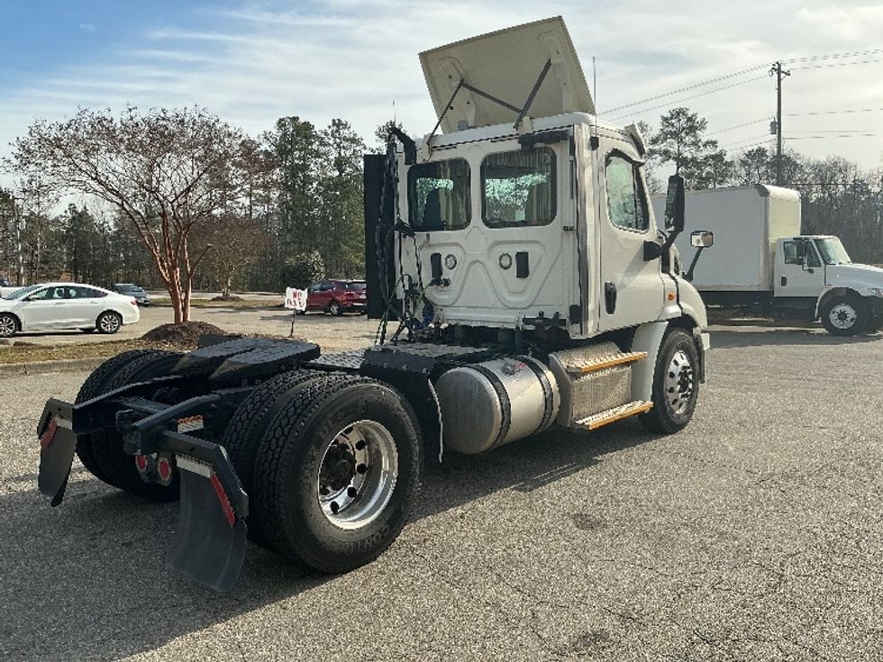 Day Cab Tractor-Heavy Duty Tractors-Freightliner-2017-Cascadia 11342ST-Prince George-VA-389,256\n\t\tmiles-$ 26,500 - Image 7