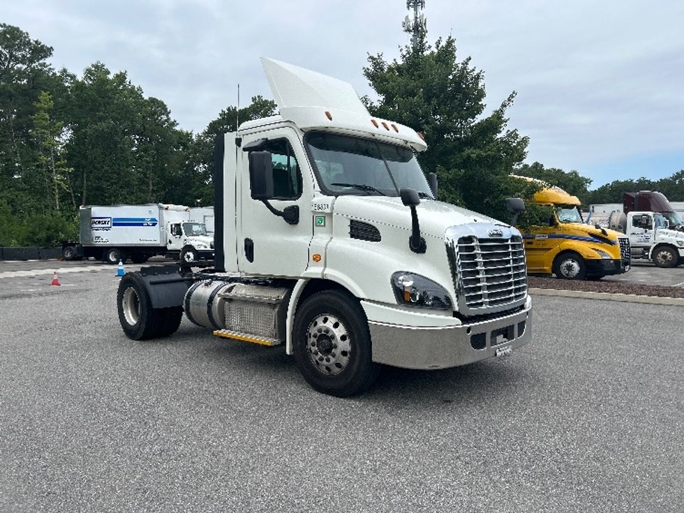 Day Cab Tractor-Heavy Duty Tractors-Freightliner-2017-Cascadia 11342ST-Prince George-VA-529,476\n\t\tmiles-$ 19,750 - Image 1