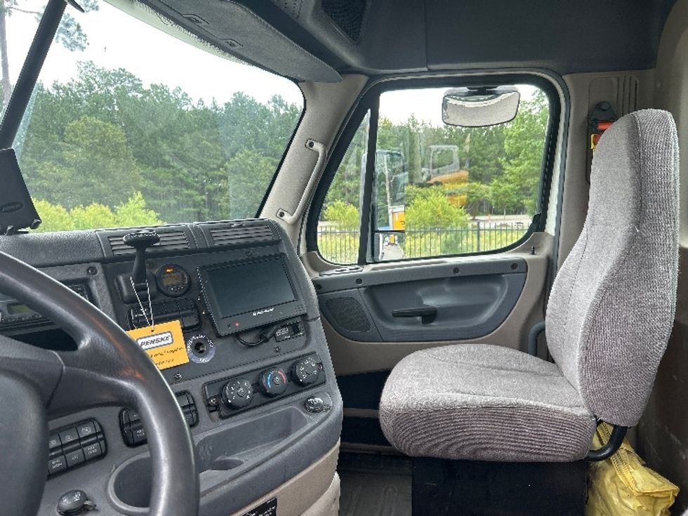Day Cab Tractor-Heavy Duty Tractors-Freightliner-2017-Cascadia 11342ST-Prince George-VA-529,476\n\t\tmiles-$ 19,750 - Image 10