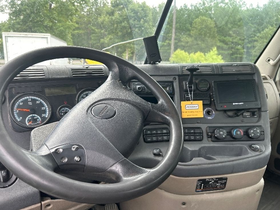 Day Cab Tractor-Heavy Duty Tractors-Freightliner-2017-Cascadia 11342ST-Prince George-VA-529,476\n\t\tmiles-$ 19,750 - Image 11