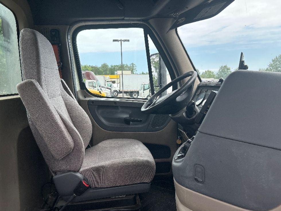 Day Cab Tractor-Heavy Duty Tractors-Freightliner-2017-Cascadia 11342ST-Prince George-VA-529,476\n\t\tmiles-$ 19,750 - Image 14