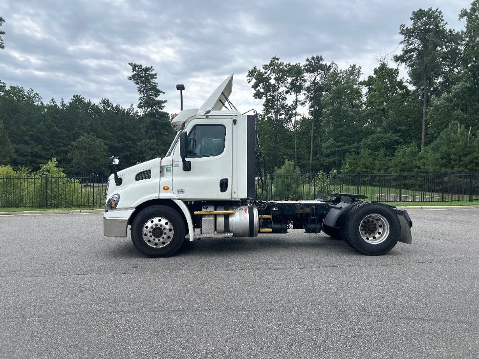 Day Cab Tractor-Heavy Duty Tractors-Freightliner-2017-Cascadia 11342ST-Prince George-VA-529,476\n\t\tmiles-$ 19,750 - Image 4