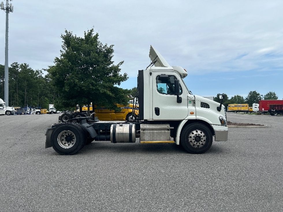 Day Cab Tractor-Heavy Duty Tractors-Freightliner-2017-Cascadia 11342ST-Prince George-VA-529,476\n\t\tmiles-$ 19,750 - Image 8