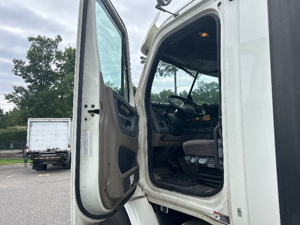 Day Cab Tractor-Heavy Duty Tractors-Freightliner-2017-Cascadia 11342ST-Prince George-VA-529,476\n\t\tmiles-$ 19,750 - Image 9