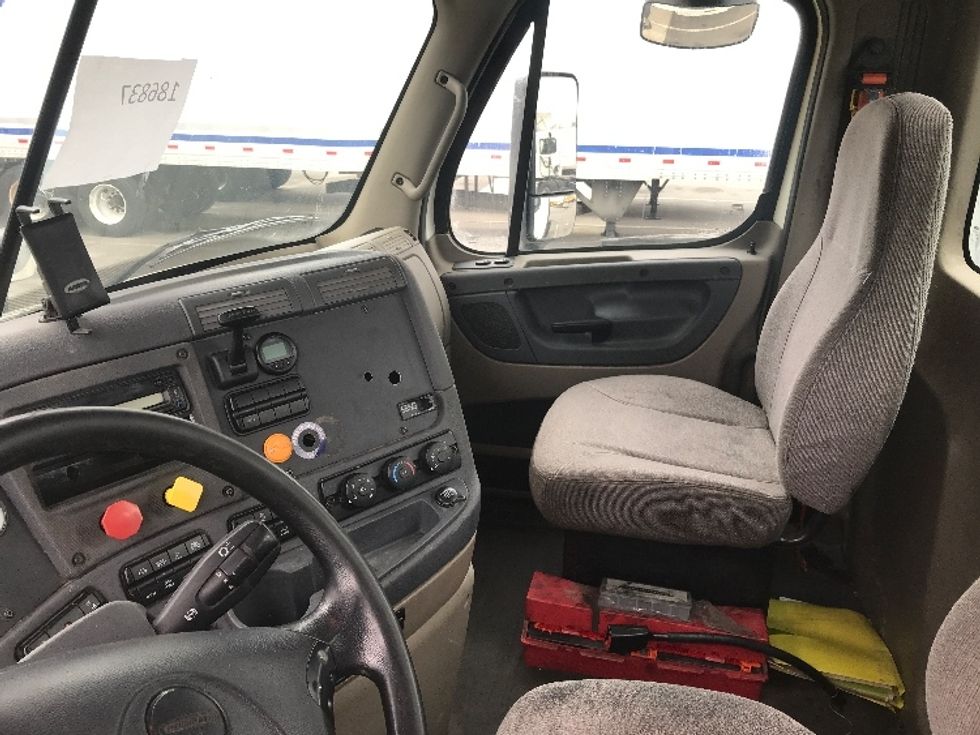 Day Cab Tractor-Heavy Duty Tractors-Freightliner-2017-Cascadia 11342ST-Prince George-VA-544,593\n\t\tmiles-$ 25,250 - Image 10
