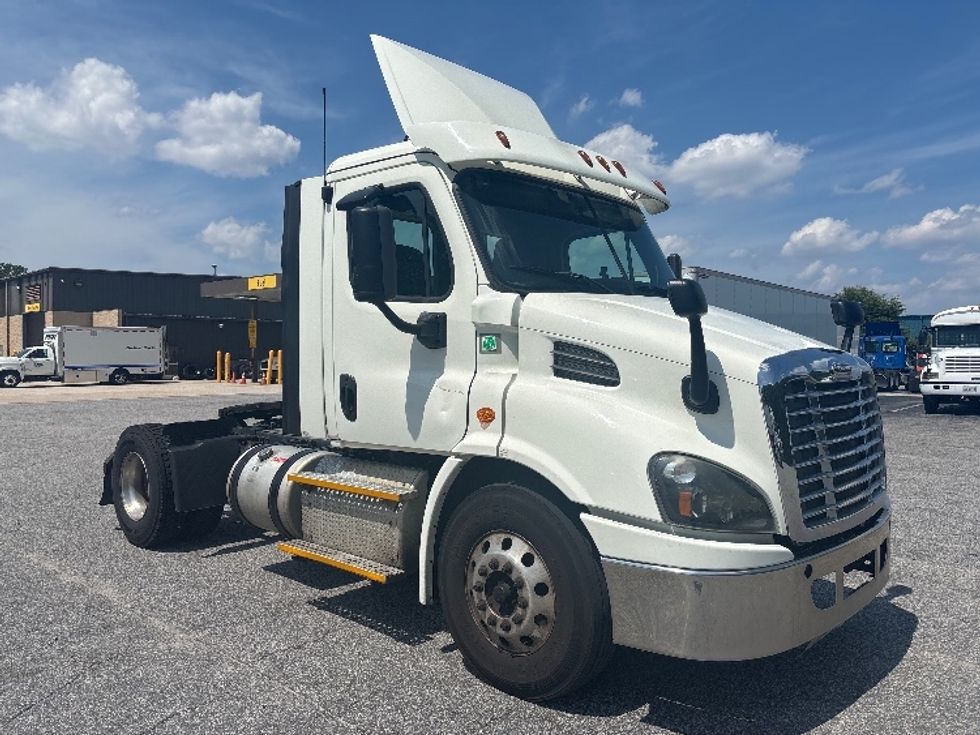 Day Cab Tractor-Heavy Duty Tractors-Freightliner-2017-Cascadia 11342ST-Prince George-VA-582,523\n\t\tmiles-$ 19,250 - Image 1