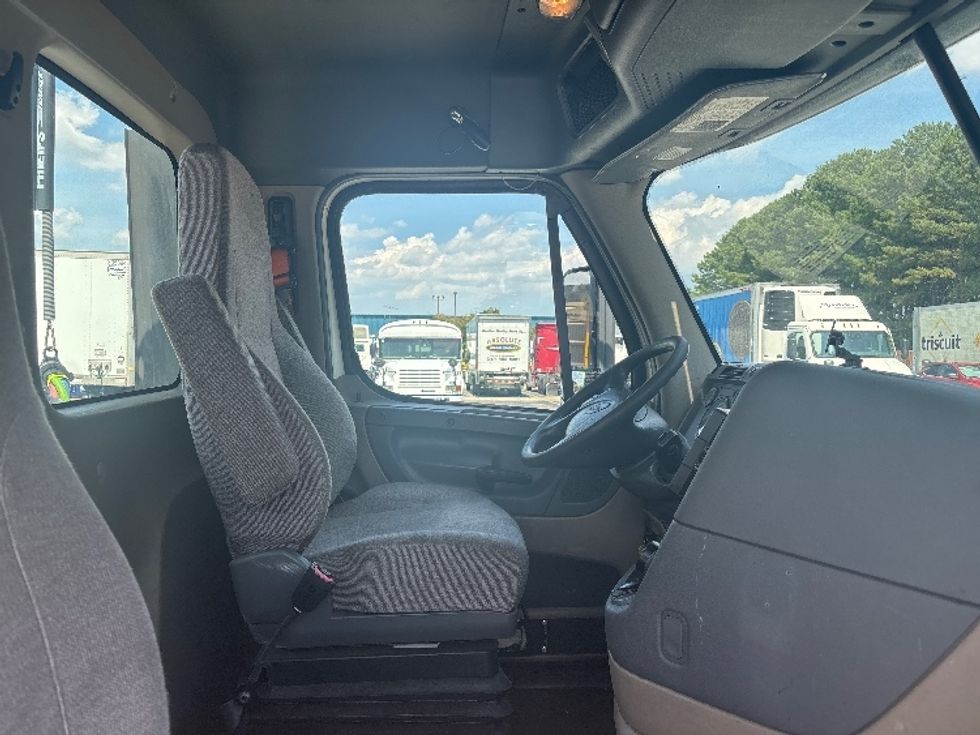 Day Cab Tractor-Heavy Duty Tractors-Freightliner-2017-Cascadia 11342ST-Prince George-VA-582,523\n\t\tmiles-$ 19,250 - Image 14