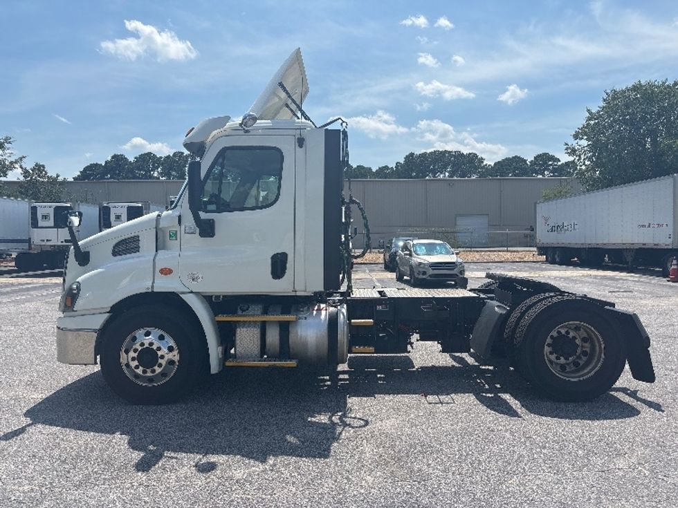 Day Cab Tractor-Heavy Duty Tractors-Freightliner-2017-Cascadia 11342ST-Prince George-VA-582,523\n\t\tmiles-$ 19,250 - Image 4