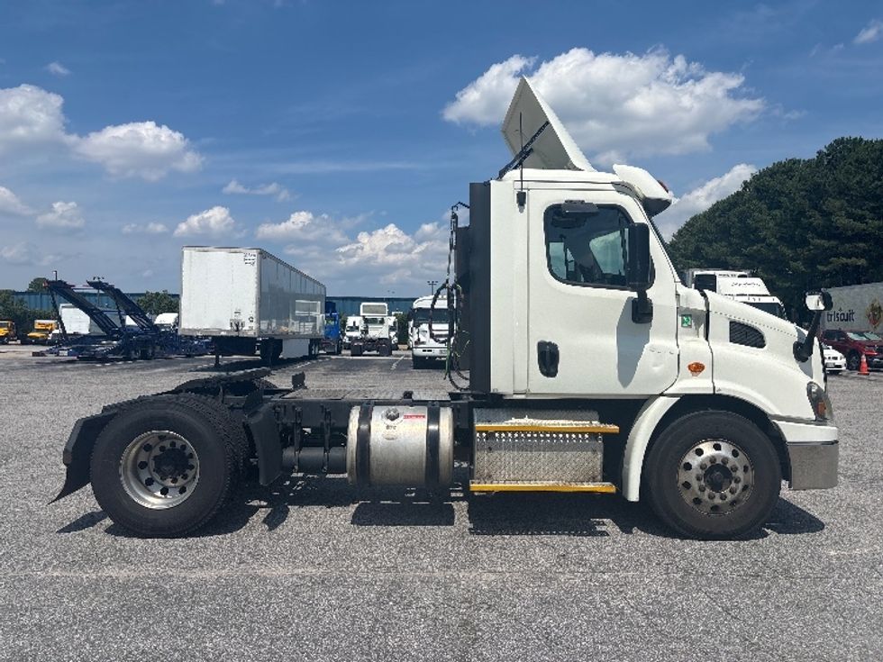 Day Cab Tractor-Heavy Duty Tractors-Freightliner-2017-Cascadia 11342ST-Prince George-VA-582,523\n\t\tmiles-$ 19,250 - Image 8
