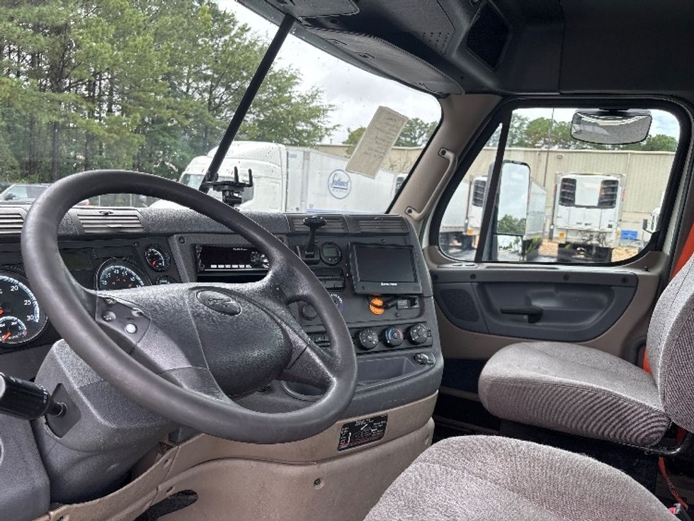 Day Cab Tractor-Heavy Duty Tractors-Freightliner-2017-Cascadia 11342ST-Prince George-VA-639,778\n\t\tmiles-$ 19,500 - Image 10