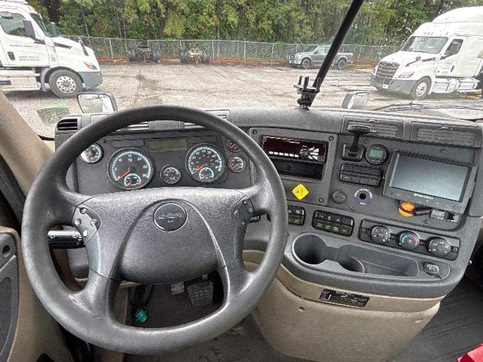 Day Cab Tractor-Heavy Duty Tractors-Freightliner-2017-Cascadia 11342ST-Prince George-VA-639,778\n\t\tmiles-$ 19,500 - Image 11