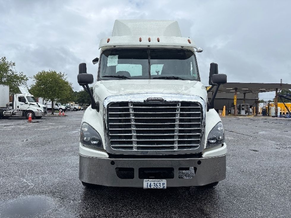 Day Cab Tractor-Heavy Duty Tractors-Freightliner-2017-Cascadia 11342ST-Prince George-VA-639,778\n\t\tmiles-$ 19,500 - Image 2