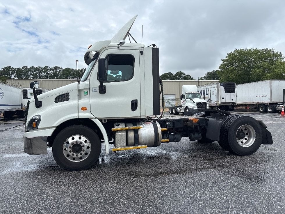 Day Cab Tractor-Heavy Duty Tractors-Freightliner-2017-Cascadia 11342ST-Prince George-VA-639,778\n\t\tmiles-$ 19,500 - Image 4