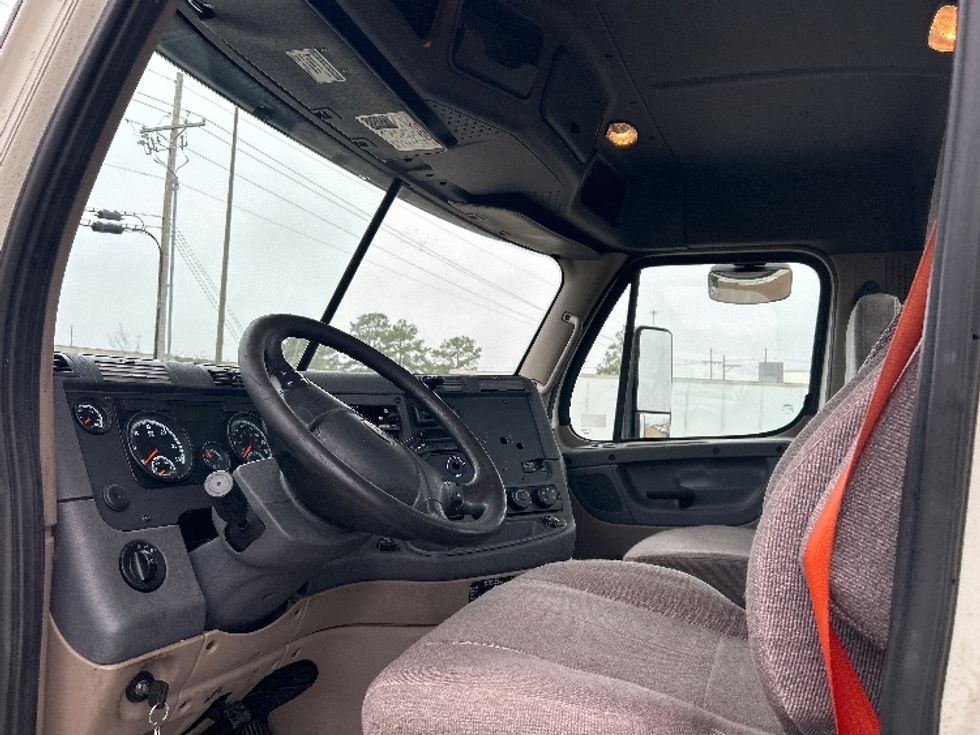 Day Cab Tractor-Heavy Duty Tractors-Freightliner-2017-Cascadia 11342ST-Richland-MS-556,875\n\t\tmiles-$ 21,750 - Image 10