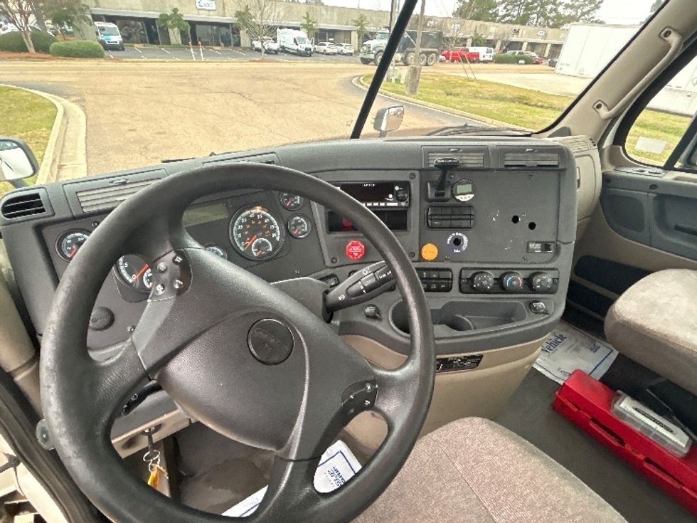 Day Cab Tractor-Heavy Duty Tractors-Freightliner-2017-Cascadia 11342ST-Richland-MS-556,875\n\t\tmiles-$ 21,750 - Image 11