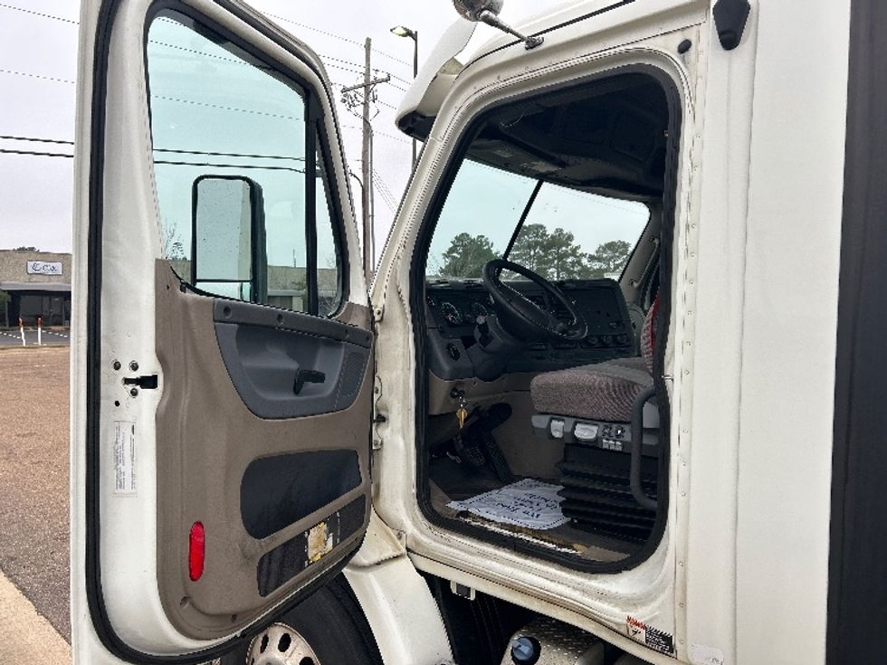 Day Cab Tractor-Heavy Duty Tractors-Freightliner-2017-Cascadia 11342ST-Richland-MS-556,875\n\t\tmiles-$ 21,750 - Image 9