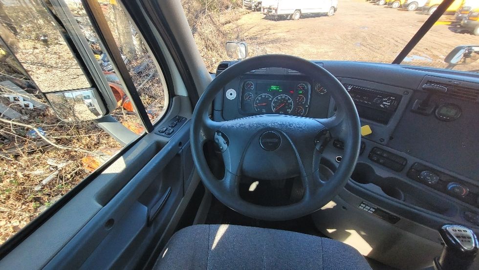 Day Cab Tractor-Heavy Duty Tractors-Freightliner-2017-Cascadia 11342ST-South Plainfield-NJ-386,320\n\t\tmiles-$ 22,250 - Image 10