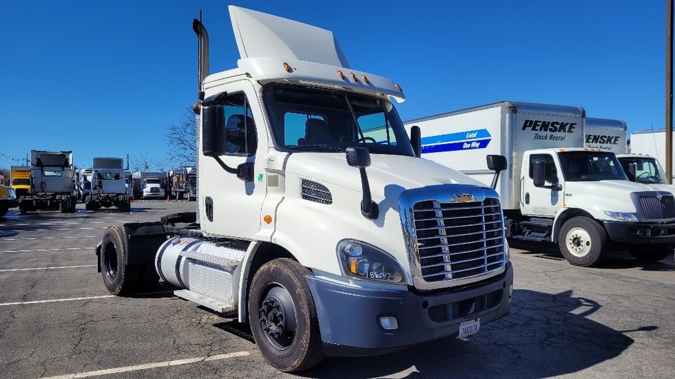 Day Cab Tractor-Heavy Duty Tractors-Freightliner-2017-Cascadia 11342ST-South Plainfield-NJ-386,320\n\t\tmiles-$ 22,250 - Image 1