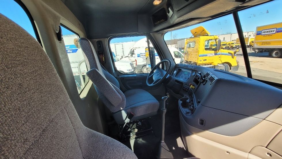 Day Cab Tractor-Heavy Duty Tractors-Freightliner-2017-Cascadia 11342ST-South Plainfield-NJ-386,320\n\t\tmiles-$ 22,250 - Image 13