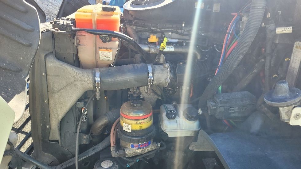 Day Cab Tractor-Heavy Duty Tractors-Freightliner-2017-Cascadia 11342ST-South Plainfield-NJ-386,320\n\t\tmiles-$ 22,250 - Image 15