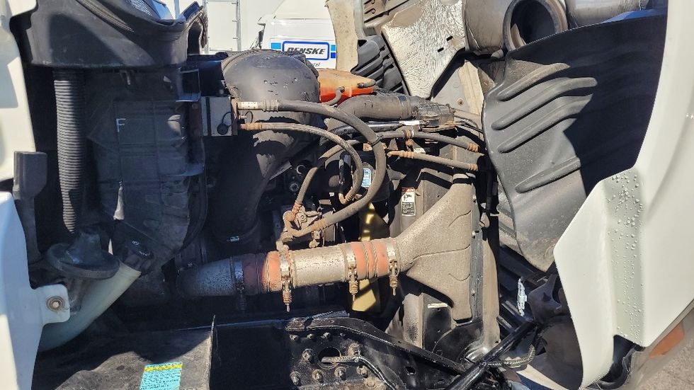 Day Cab Tractor-Heavy Duty Tractors-Freightliner-2017-Cascadia 11342ST-South Plainfield-NJ-386,320\n\t\tmiles-$ 22,250 - Image 14