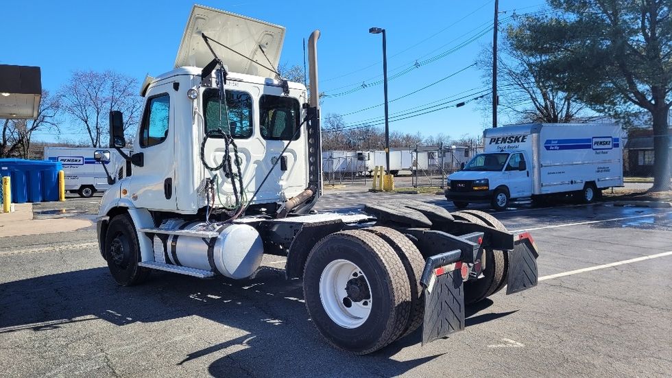 Day Cab Tractor-Heavy Duty Tractors-Freightliner-2017-Cascadia 11342ST-South Plainfield-NJ-386,320\n\t\tmiles-$ 22,250 - Image 5