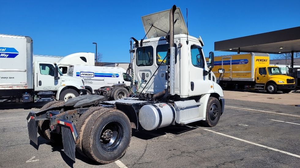 Day Cab Tractor-Heavy Duty Tractors-Freightliner-2017-Cascadia 11342ST-South Plainfield-NJ-386,320\n\t\tmiles-$ 22,250 - Image 7