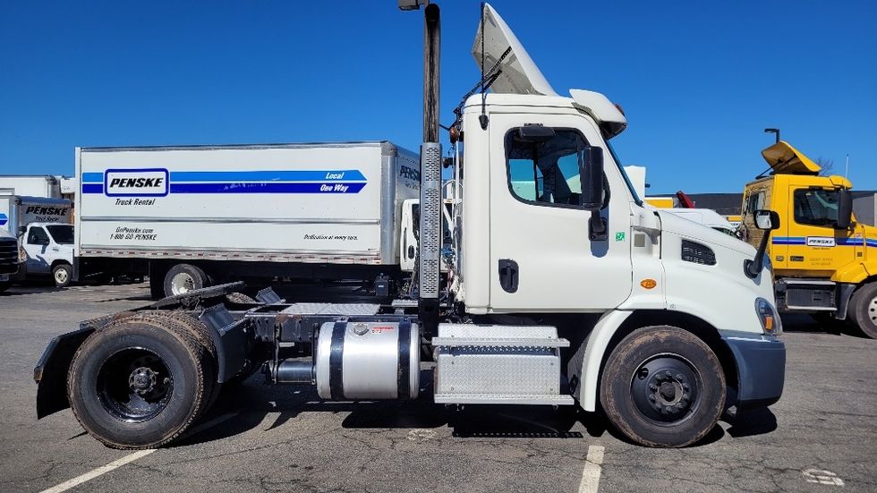 Day Cab Tractor-Heavy Duty Tractors-Freightliner-2017-Cascadia 11342ST-South Plainfield-NJ-386,320\n\t\tmiles-$ 22,250 - Image 8