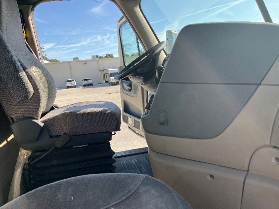 Day Cab Tractor-Heavy Duty Tractors-Freightliner-2017-Cascadia 11342ST-Tampa-FL-444,852\n\t\tmiles-$ 27,750 - Image 14