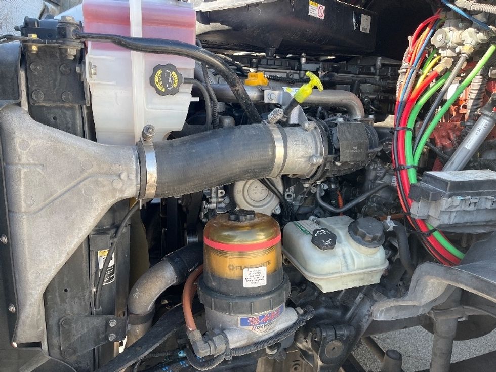 Day Cab Tractor-Heavy Duty Tractors-Freightliner-2017-Cascadia 11342ST-Tampa-FL-444,852\n\t\tmiles-$ 27,750 - Image 16