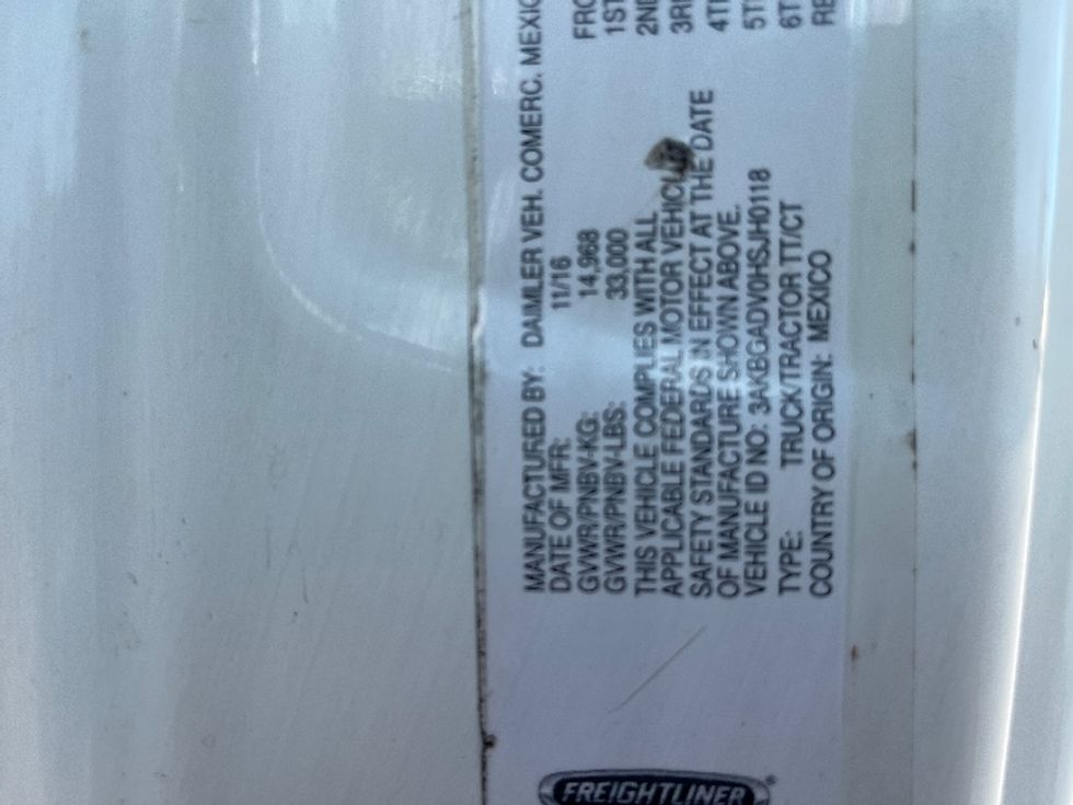 Day Cab Tractor-Heavy Duty Tractors-Freightliner-2017-Cascadia 11342ST-Tampa-FL-444,852\n\t\tmiles-$ 27,750 - Image 17