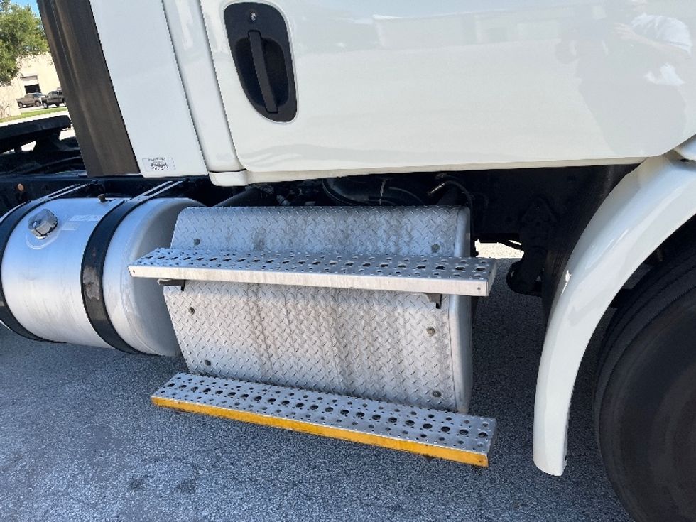 Day Cab Tractor-Heavy Duty Tractors-Freightliner-2017-Cascadia 11342ST-Tampa-FL-444,852\n\t\tmiles-$ 27,750 - Image 20