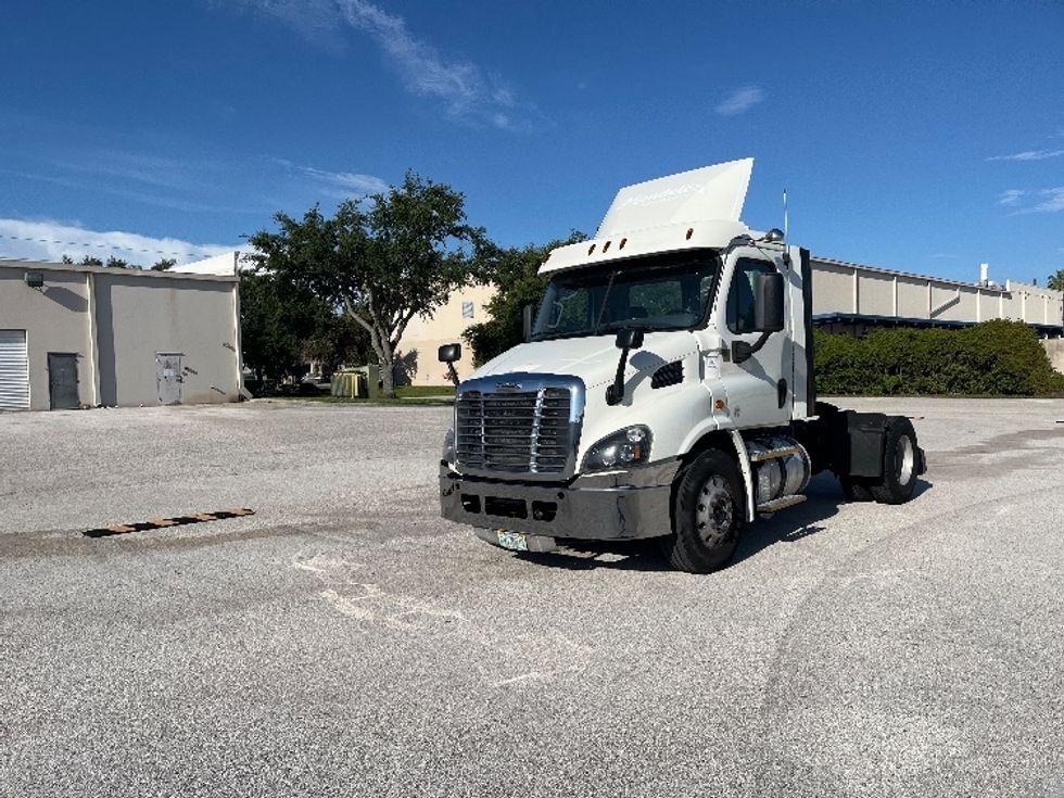 Day Cab Tractor-Heavy Duty Tractors-Freightliner-2017-Cascadia 11342ST-Tampa-FL-444,852\n\t\tmiles-$ 27,750 - Image 3