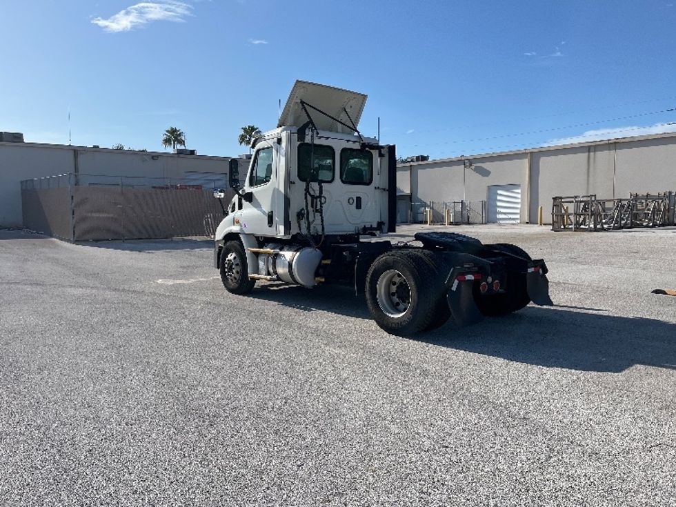 Day Cab Tractor-Heavy Duty Tractors-Freightliner-2017-Cascadia 11342ST-Tampa-FL-444,852\n\t\tmiles-$ 27,750 - Image 5