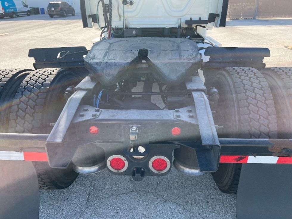 Day Cab Tractor-Heavy Duty Tractors-Freightliner-2017-Cascadia 11342ST-Tampa-FL-444,852\n\t\tmiles-$ 27,750 - Image 6