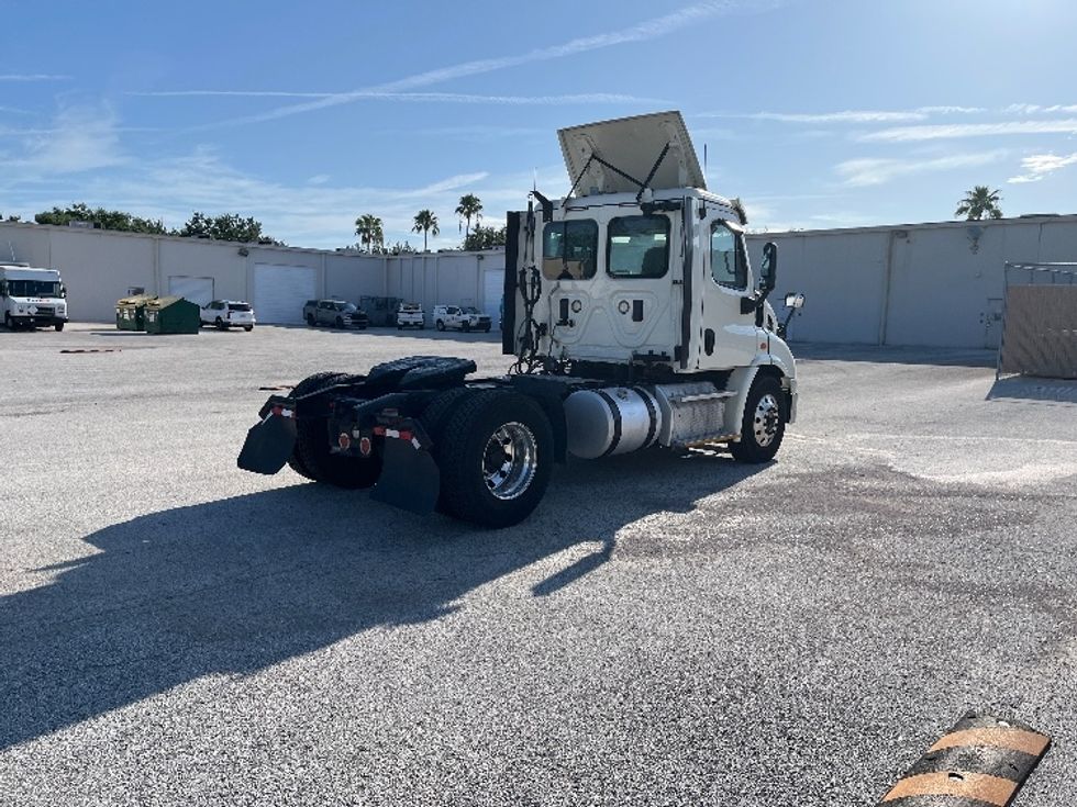 Day Cab Tractor-Heavy Duty Tractors-Freightliner-2017-Cascadia 11342ST-Tampa-FL-444,852\n\t\tmiles-$ 27,750 - Image 7