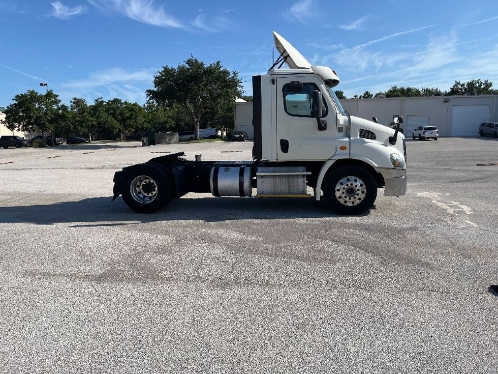 Day Cab Tractor-Heavy Duty Tractors-Freightliner-2017-Cascadia 11342ST-Tampa-FL-444,852\n\t\tmiles-$ 27,750 - Image 8