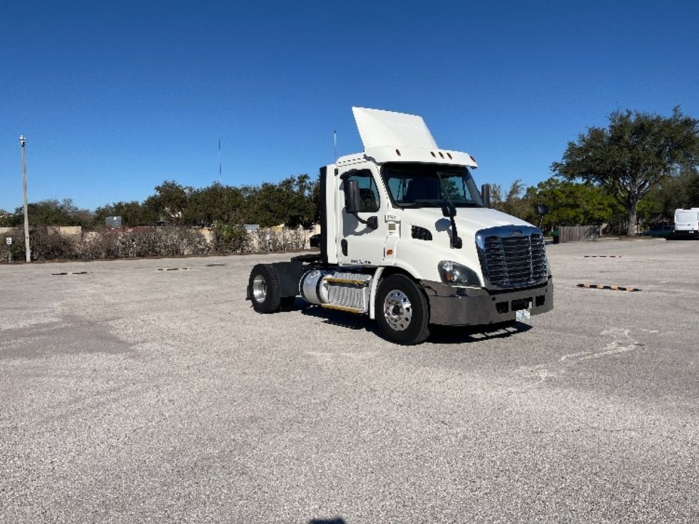 Day Cab Tractor-Heavy Duty Tractors-Freightliner-2017-Cascadia 11342ST-Tampa-FL-491,881\n\t\tmiles-$ 22,500 - Image 1