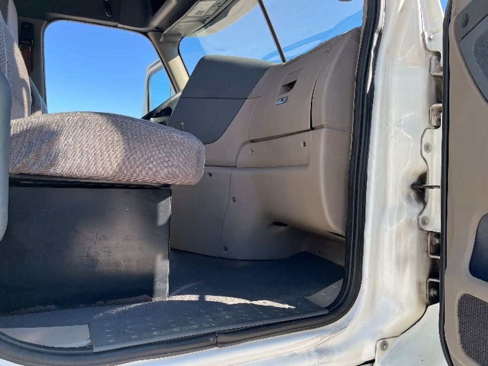 Day Cab Tractor-Heavy Duty Tractors-Freightliner-2017-Cascadia 11342ST-Tampa-FL-491,881\n\t\tmiles-$ 22,500 - Image 11